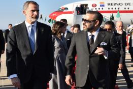 Image du Maroc Professionnelle de  Sa Majesté le Roi Mohammed VI accueil à son arrivée au Maroc Sa Majesté le Roi Felipe VI d'Espagne et de la Reine Dona Letizia à l'aéroport de Rabat Salé, le 13 Février 2019. (Photo/ SPPR) via Jalilbounhar.com 